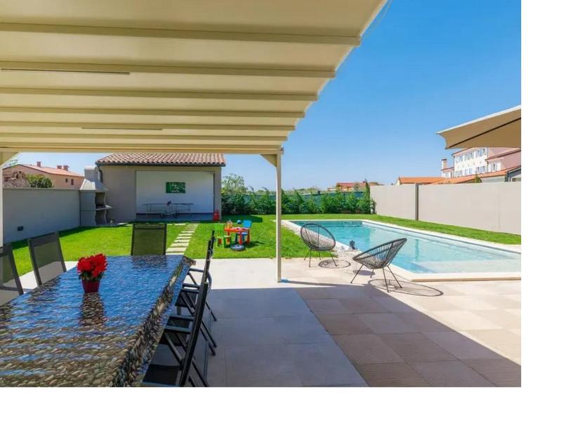 Villa Edi-Heated Pool & E-Bike ชีชาน ภายนอก รูปภาพ