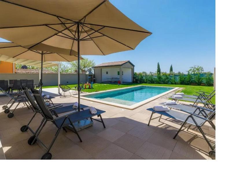 Villa Edi-Heated Pool & E-Bike ชีชาน ภายนอก รูปภาพ