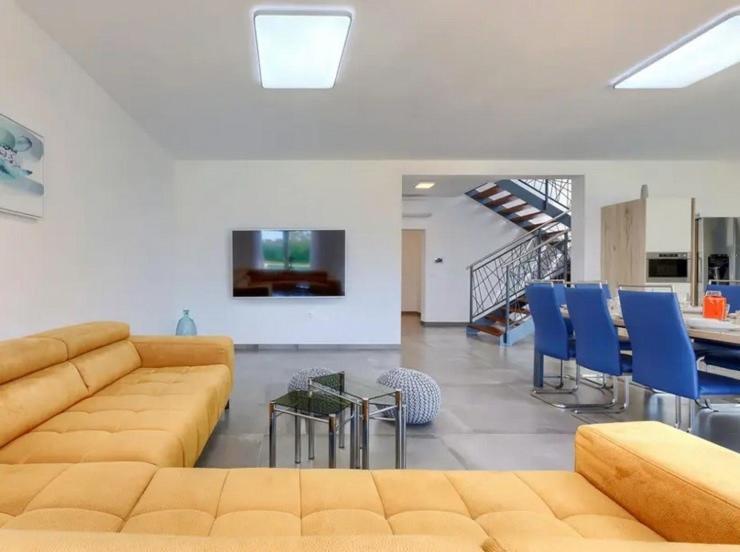 Villa Edi-Heated Pool & E-Bike ชีชาน ภายนอก รูปภาพ